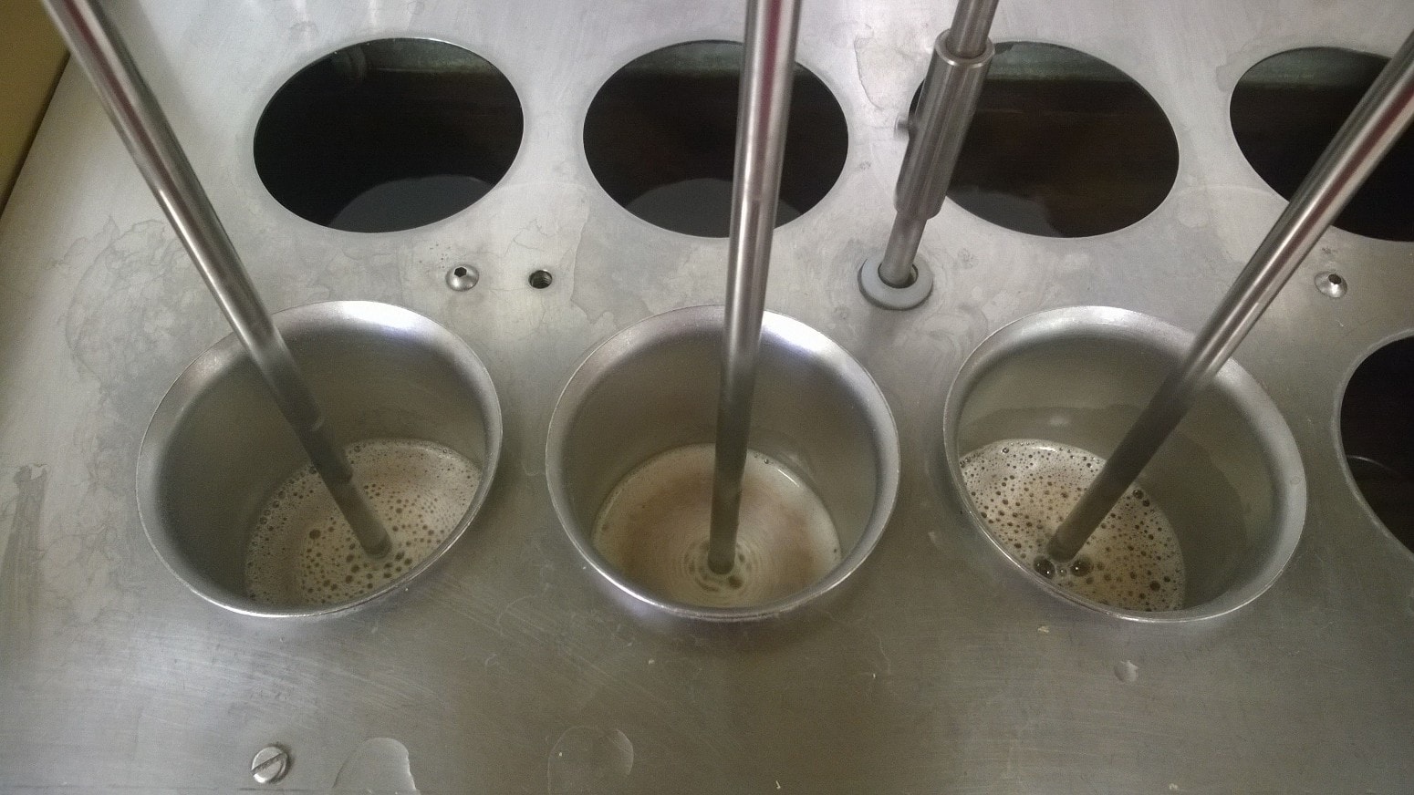 Congress Mash: Samples in the mash bath being automatically stirred at the Briess Lab