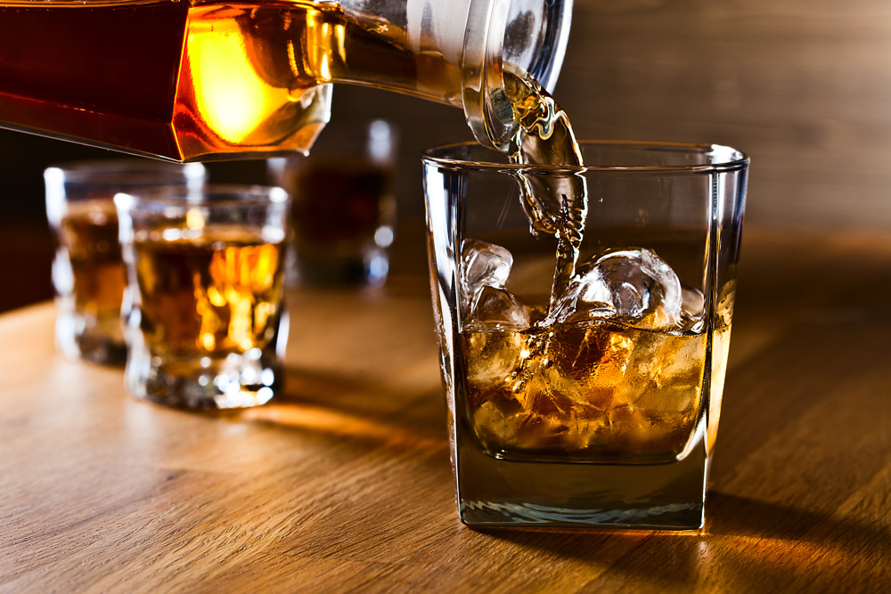 whiskey glass pour